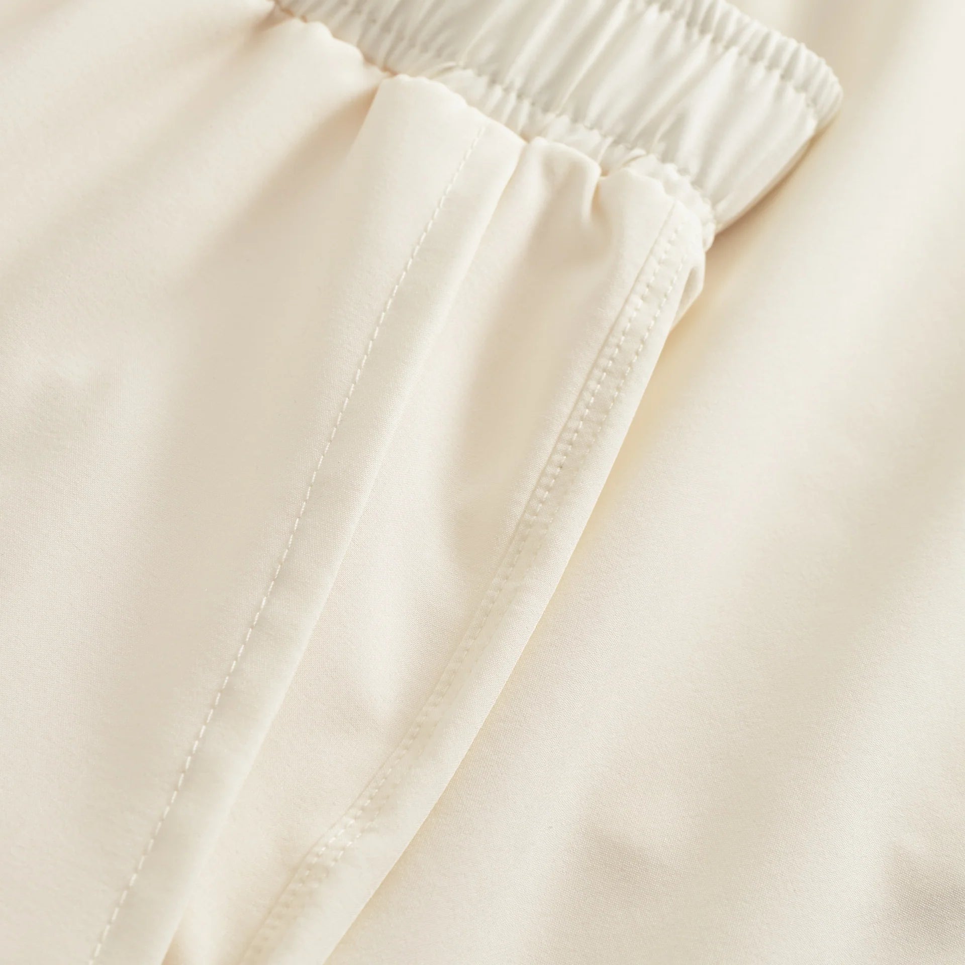 Mens Active Globe Shorts - Off White