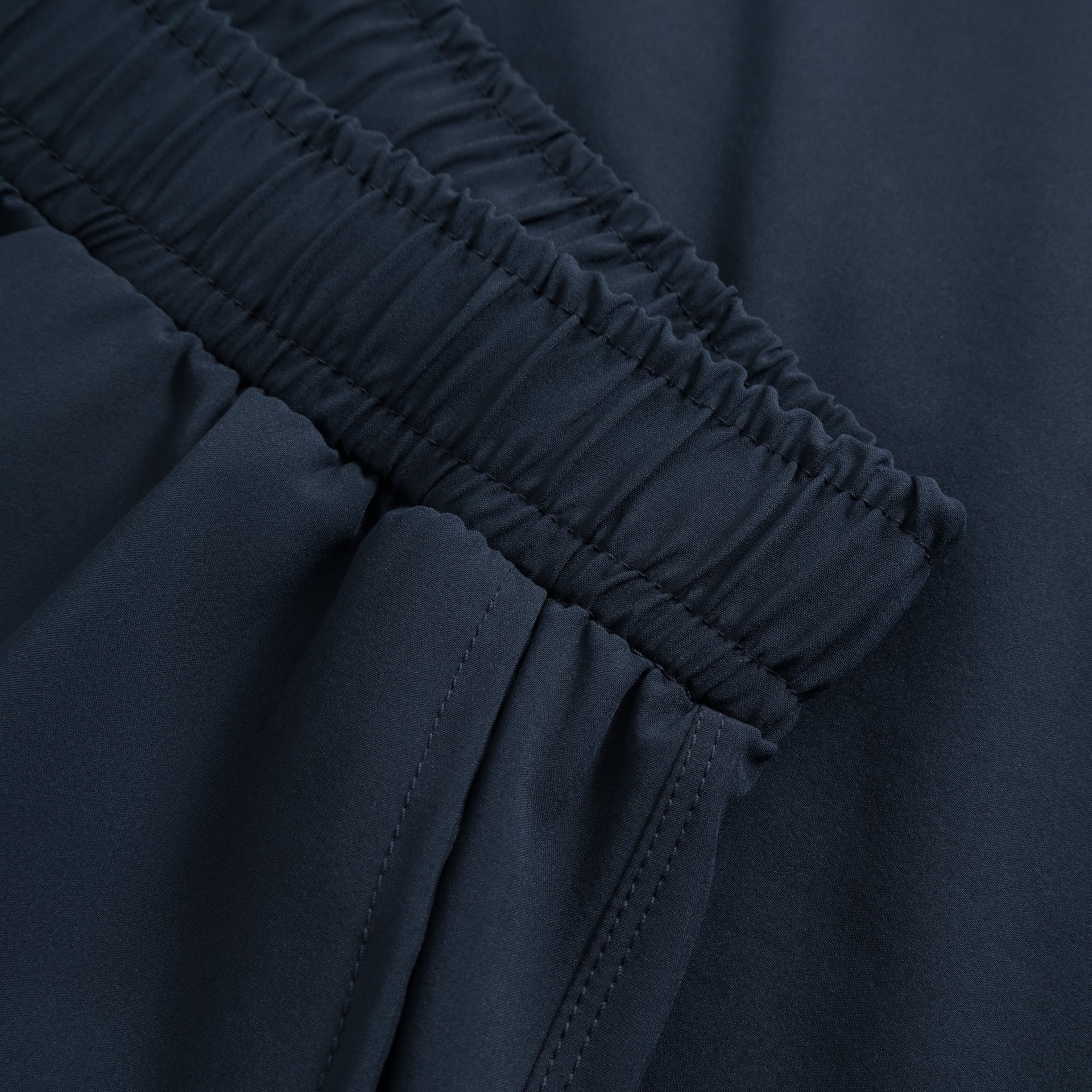 Mens Active Globe Shorts - Navy