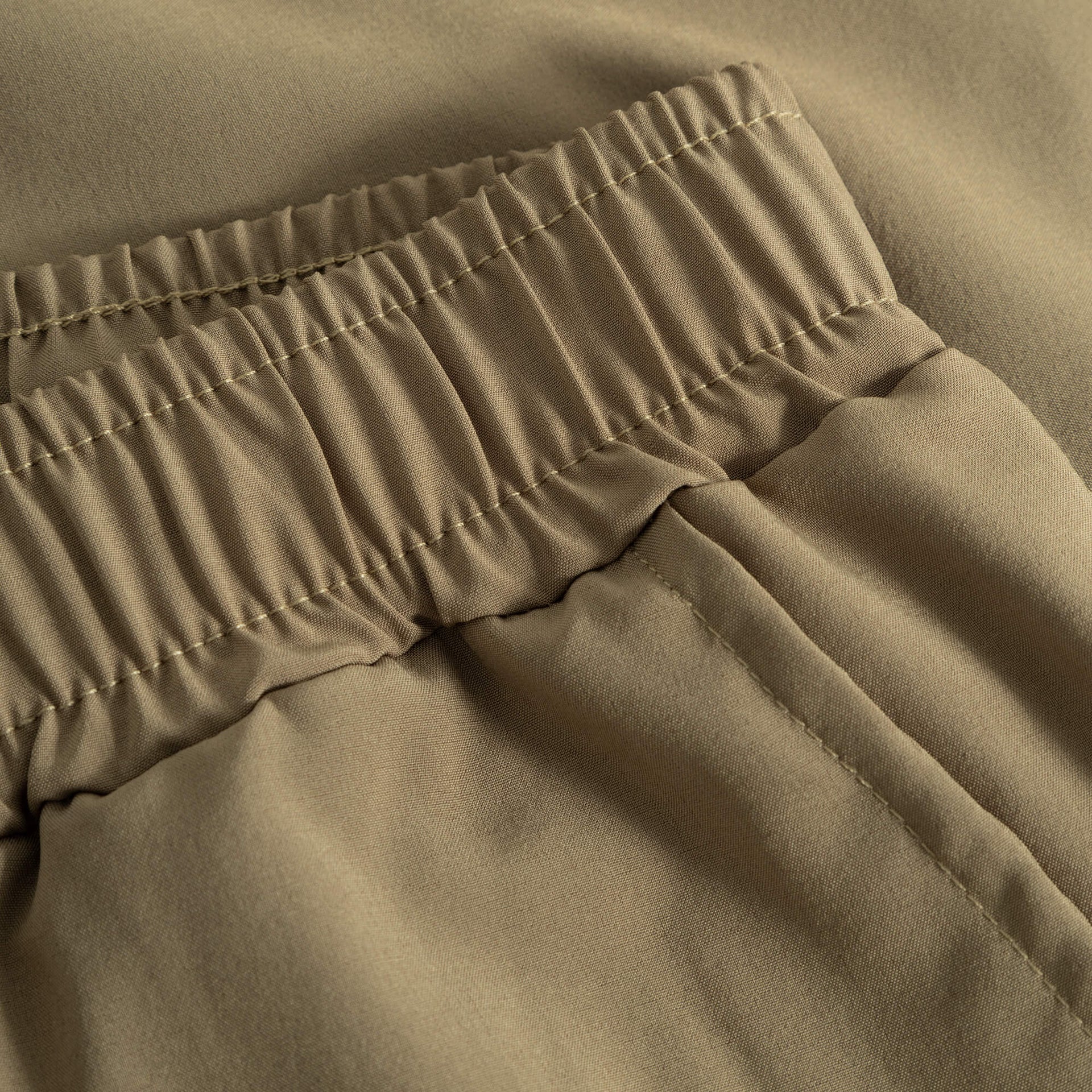 Mens Active Globe Shorts - Walnut